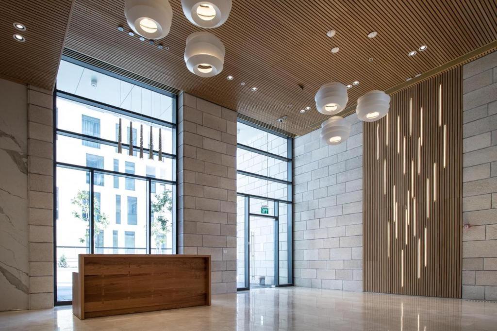 Holysuite J Tower *